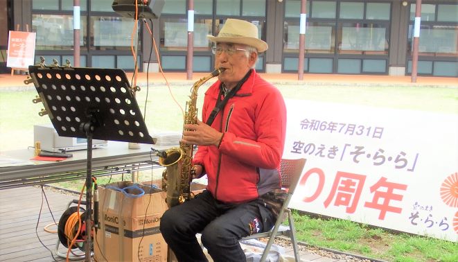 「チャーリー栗原」各種管楽器のマラソン演奏