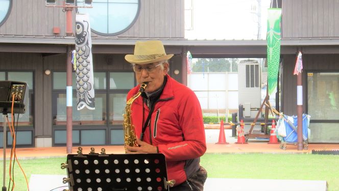 「チャーリー栗原」各種管楽器のマラソン演奏