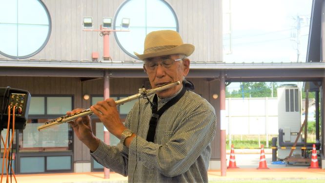 「チャーリー栗原」各種管楽器のマラソン演奏
