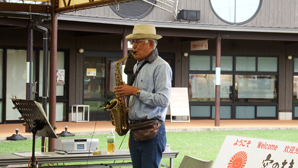 「チャーリー栗原」各種管楽器のマラソン演奏