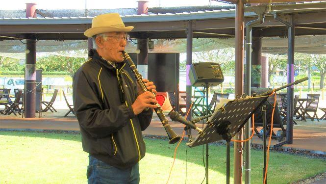 「チャーリー栗原」各種管楽器のマラソン演奏