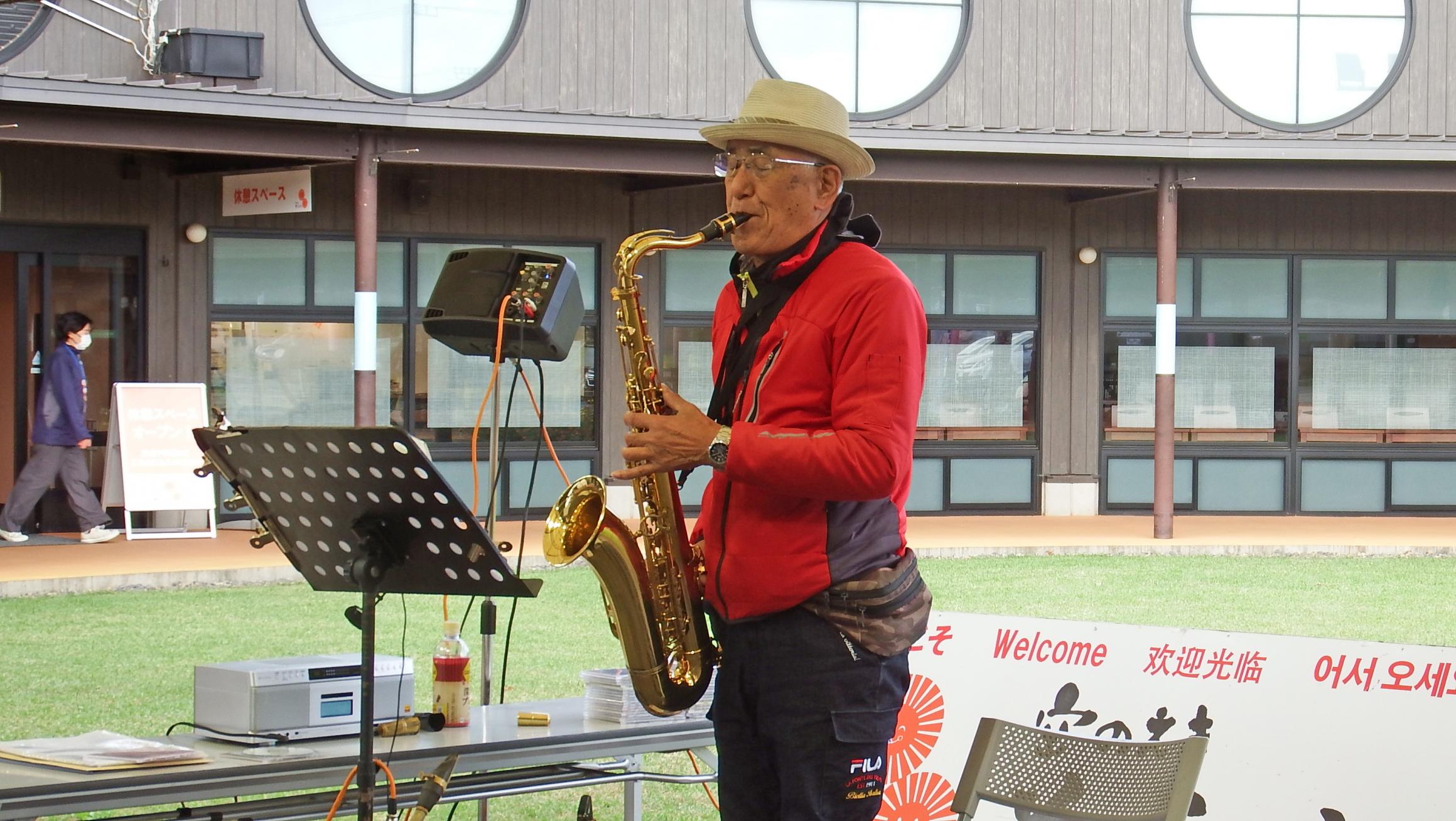 テナーサックス写真