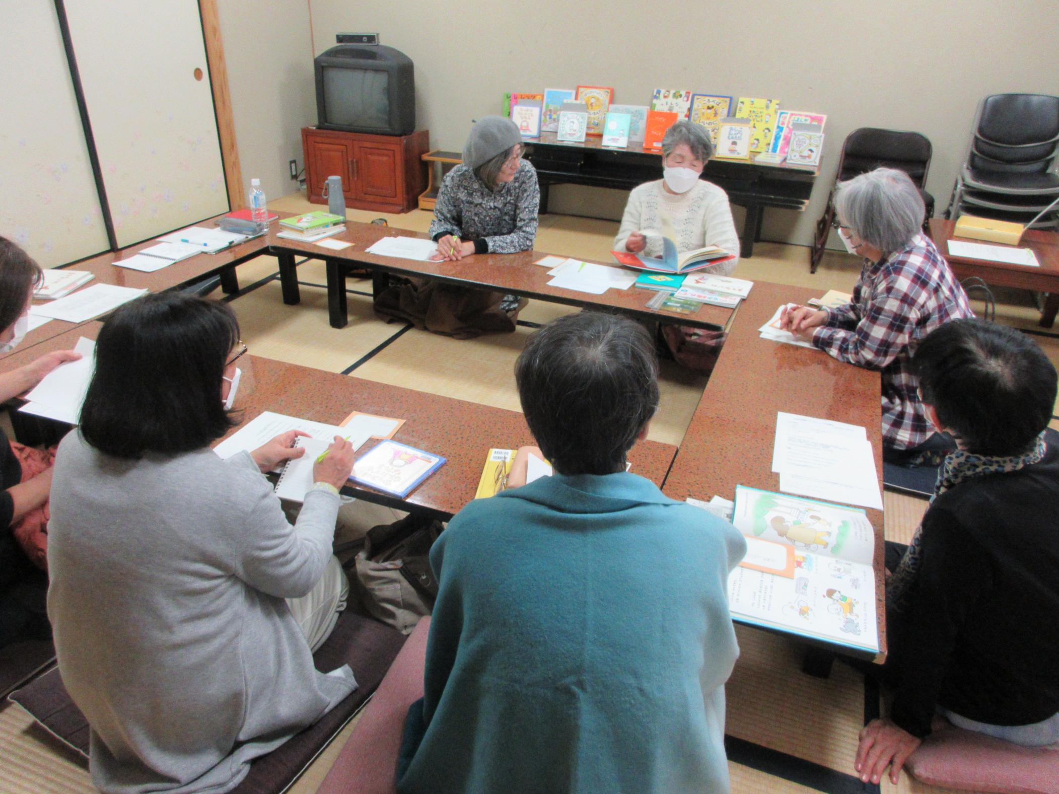 ヨシタケシンスケの魅力について語る様子 ヨシタケシンスケの魅力について語る様子