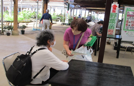 市民の方への制度の説明の様子