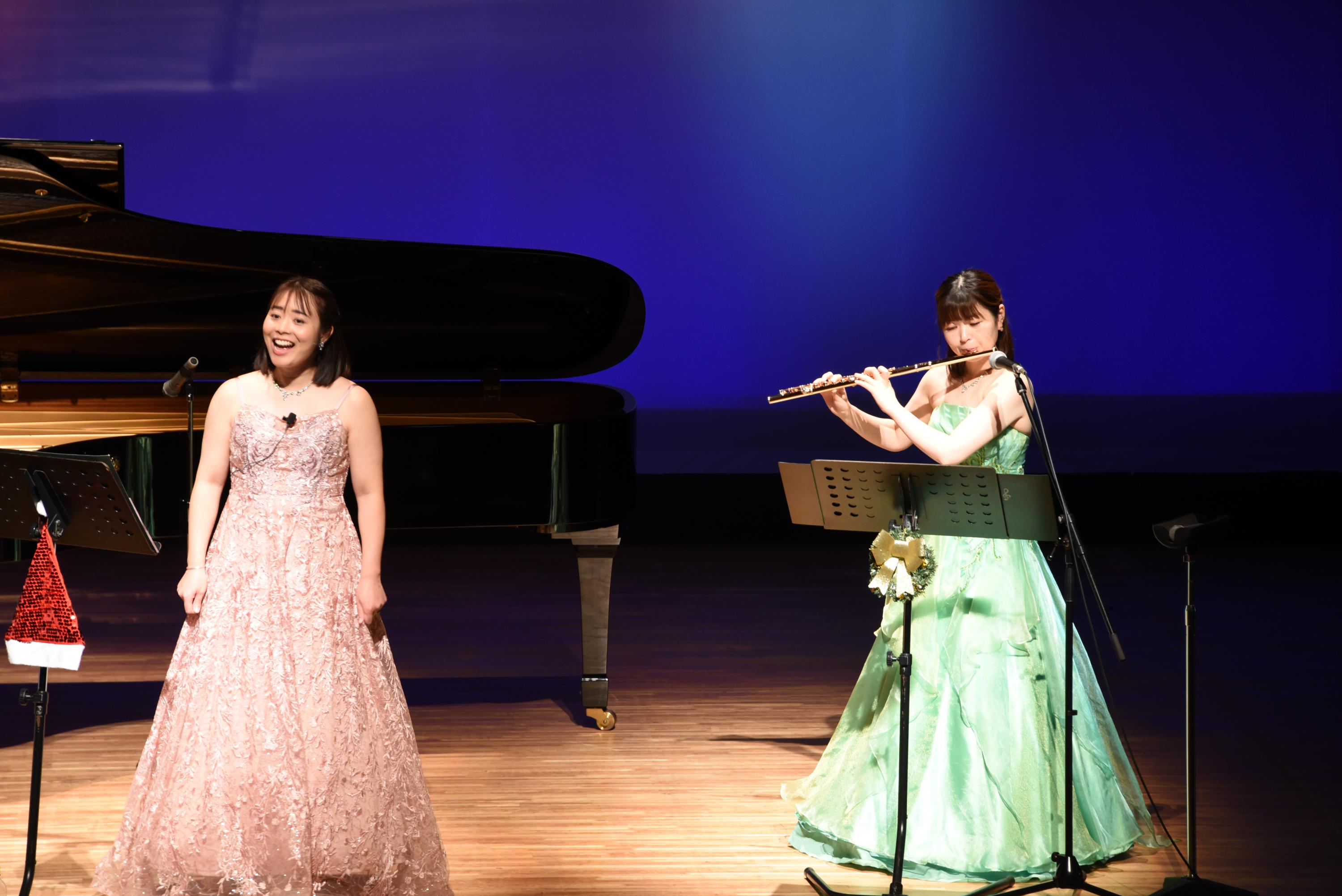 歌っている様子