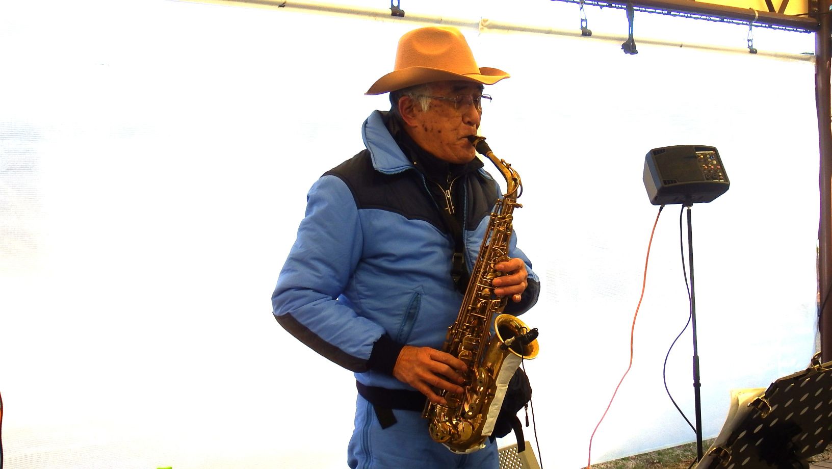 「チャーリー栗原」各種管楽器のマラソン演奏