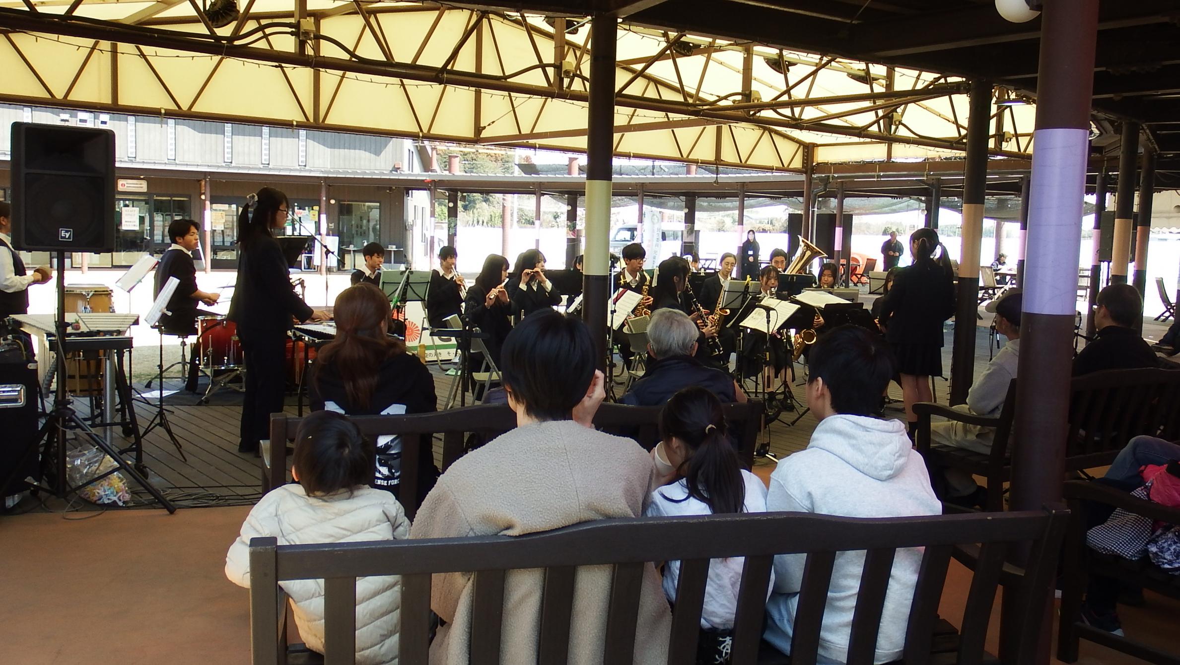 緑岡高等学校吹奏楽部写真2