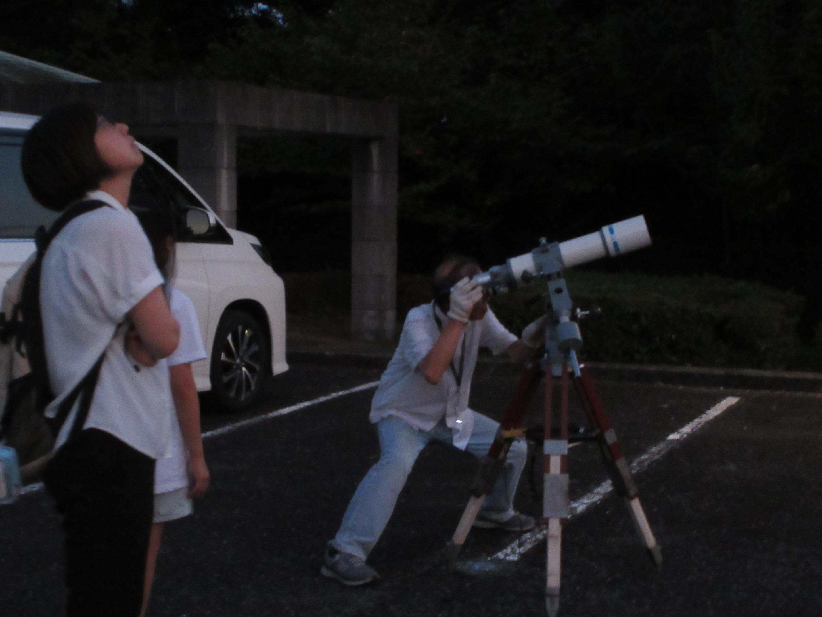 金星を見ている場面