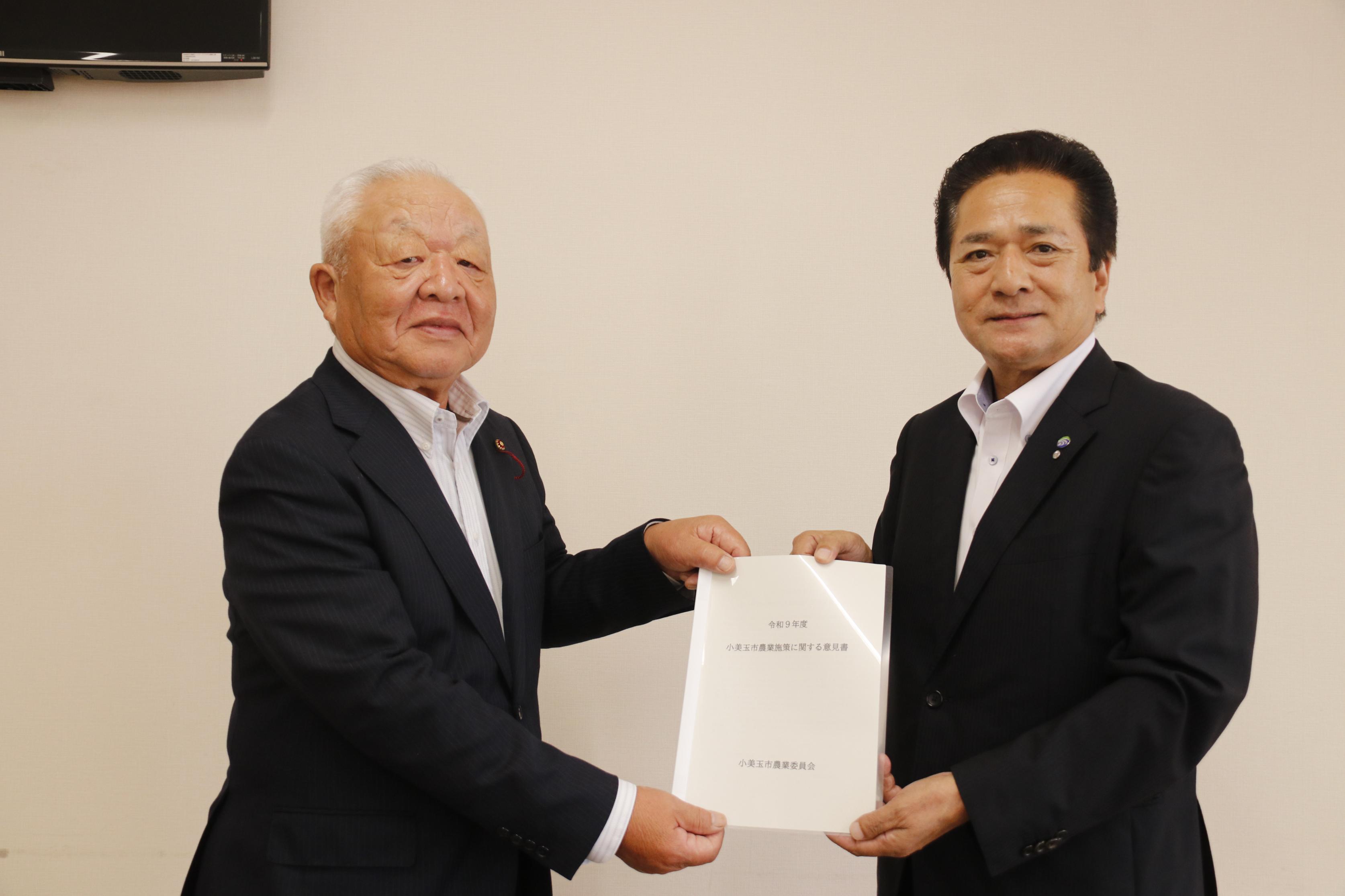 意見書提出の様子