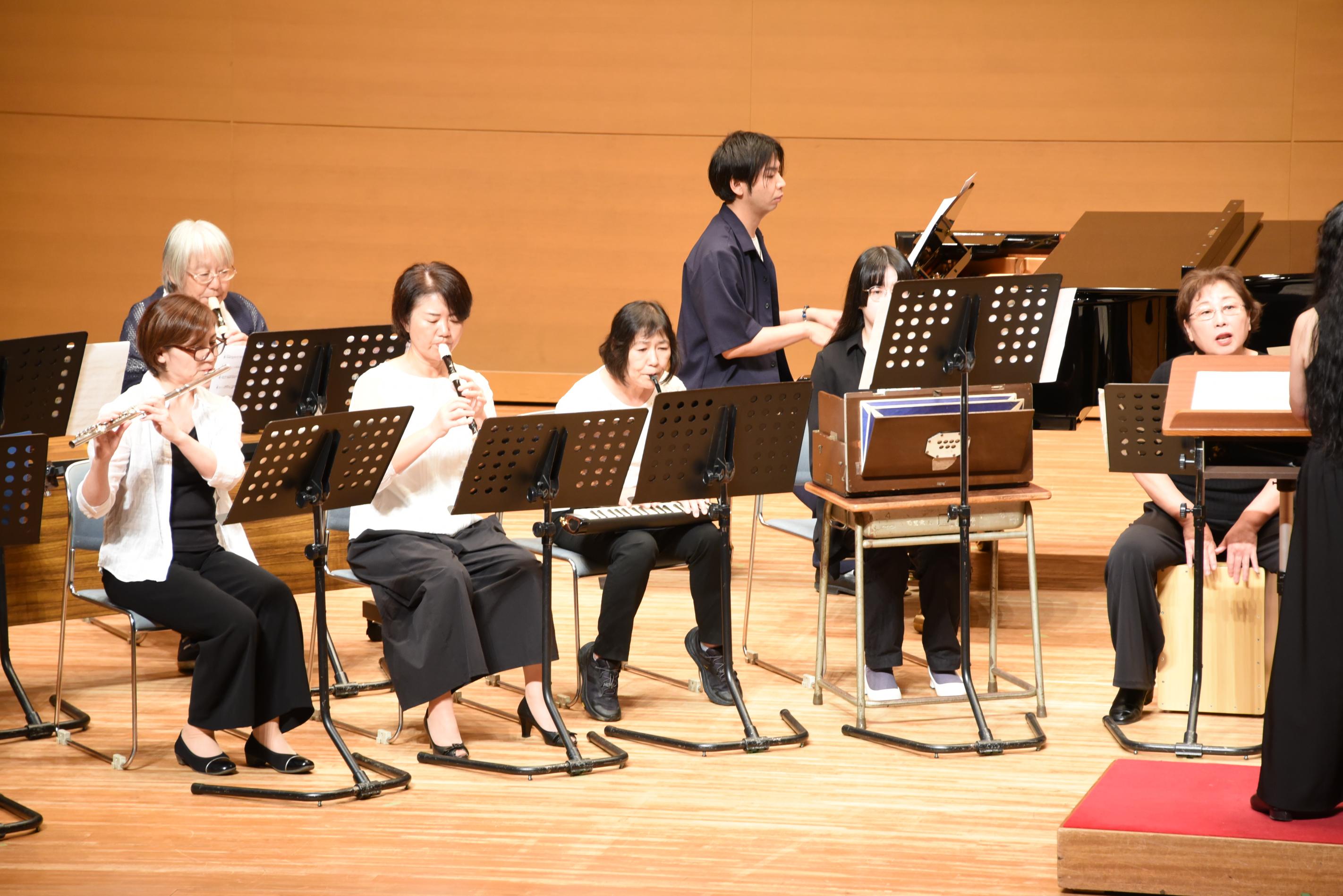 メンバーの演奏する様子